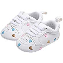 Zapatos bebé blancos con corazones de colores