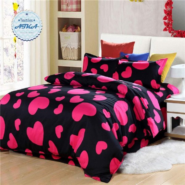 Juego de cama negro y rosa con corazones